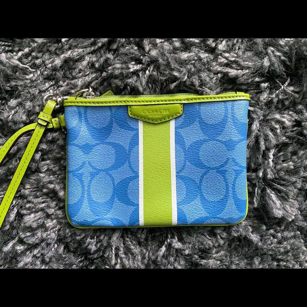 NWOT cute Coach wristlet